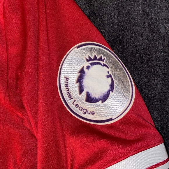 Philippe Coutinho Liverpool 2017/18 home jersey - Picture 2 of 5